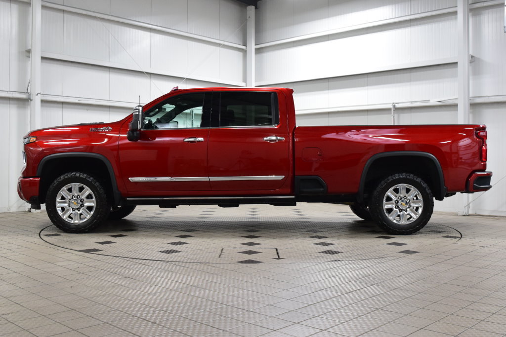 Used 2024 Chevrolet Silverado 3500 High Country w/ Technology Package AWD/4WD image 4