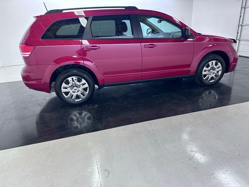 Used 2019 Dodge Journey SE FWD image 18