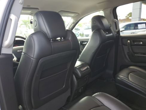 Used 2014 GMC Acadia SLT image 27