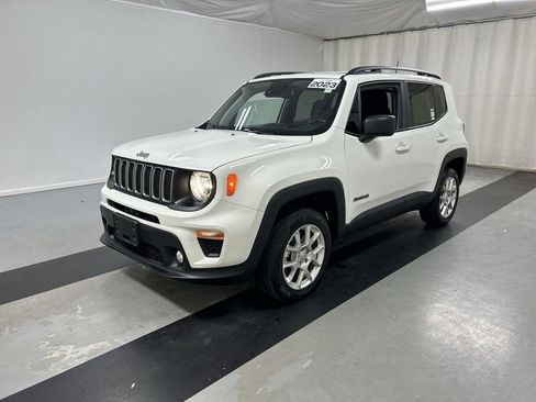 Used 2023 Jeep Renegade Latitude w/ Premium Group AWD/4WD image 5
