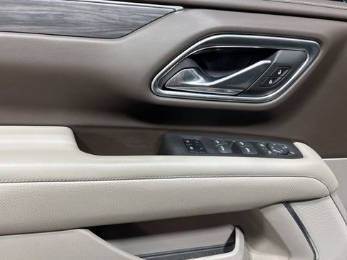 Used 2021 GMC Yukon XL SLT w/ Rear Media and Nav Package image 19