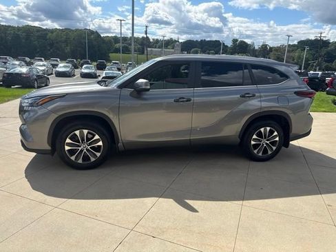 Used 2026 Toyota Highlander XLE AWD/4WD image 4