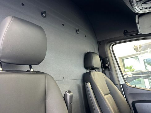 New 2024 Mercedes-Benz eSprinter 170 Cargo image 16