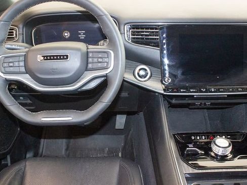 Used 2024 Jeep Wagoneer L Series II w/ Flexible Seating Group image 17