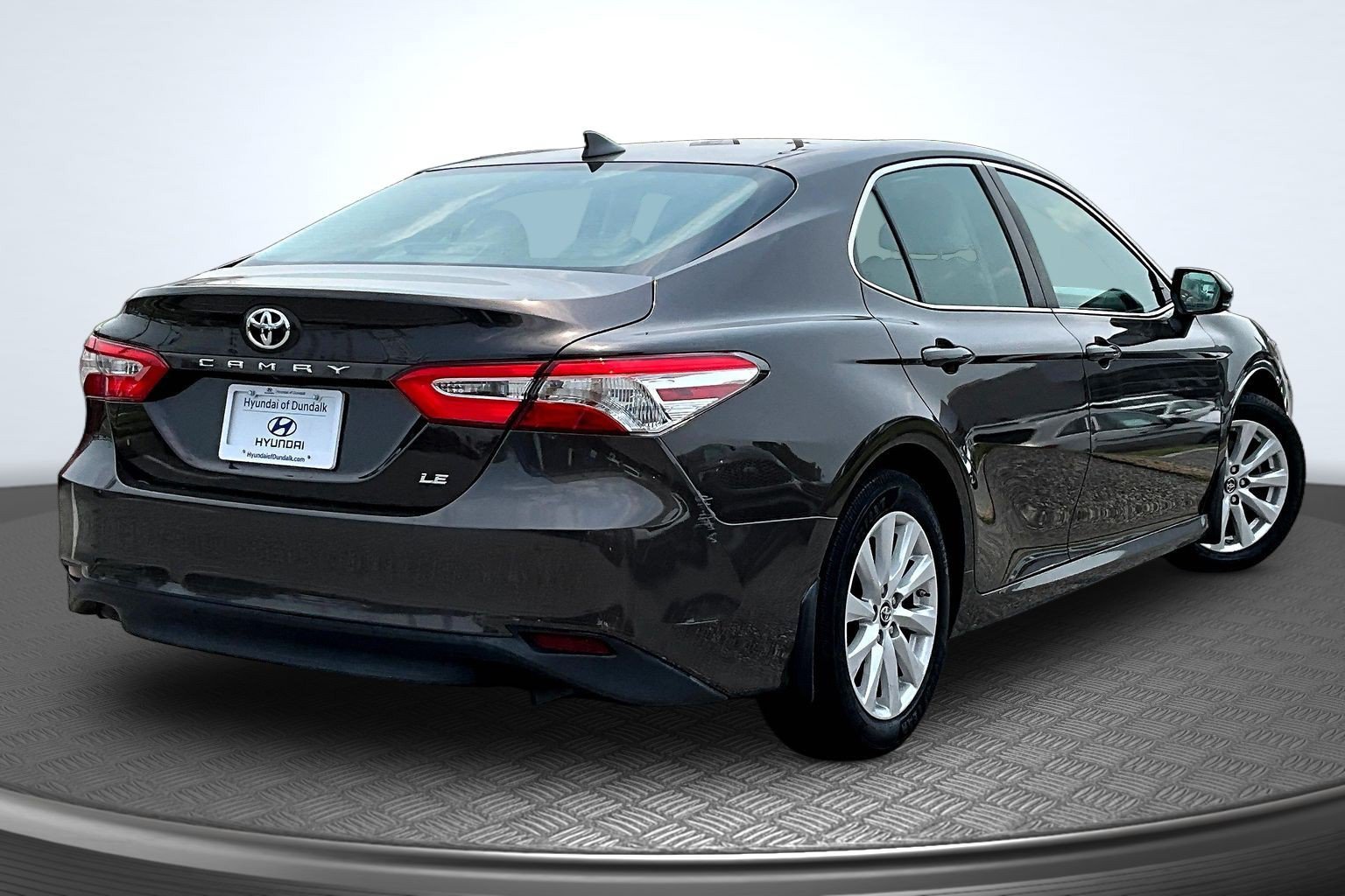 Used 2019 Toyota Camry LE FWD image 5