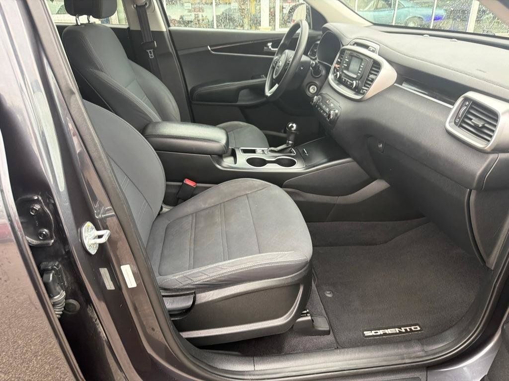 Used 2016 Kia Sorento AWD image 9