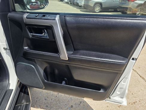 Used 2016 Toyota 4Runner SR5 Premium RWD image 18