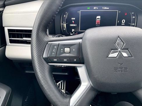 Used 2025 Mitsubishi Outlander SEL FWD image 11