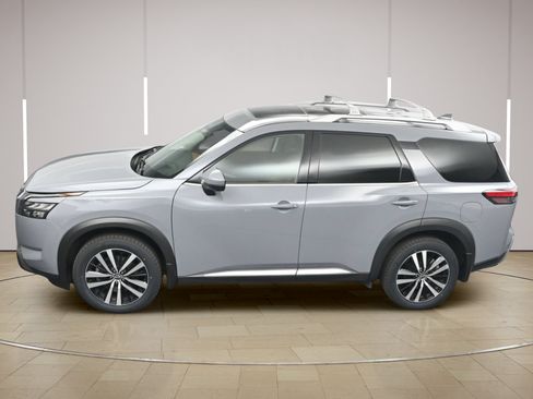 Certified 2025 Nissan Pathfinder Platinum w/ Cargo Package FWD image 40