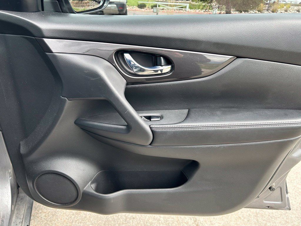 Used 2020 Nissan Rogue SV AWD/4WD image 30