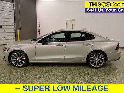 Used 2021 Volvo S60 T5 Momentum w/ Premium Package image 4