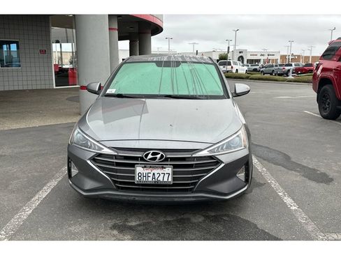 Used 2019 Hyundai Elantra SE w/ Cargo Package FWD image 3