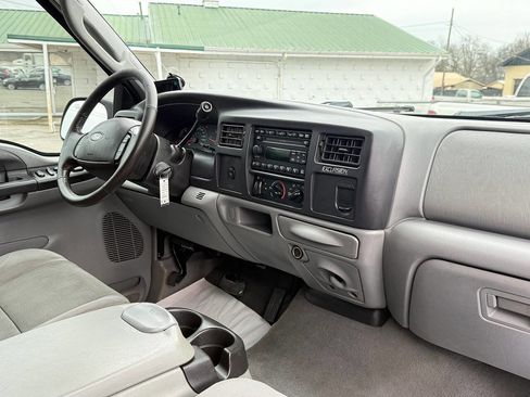 Used 2005 Ford Excursion XLT image 12