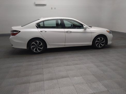Used 2017 Honda Accord EX image 10