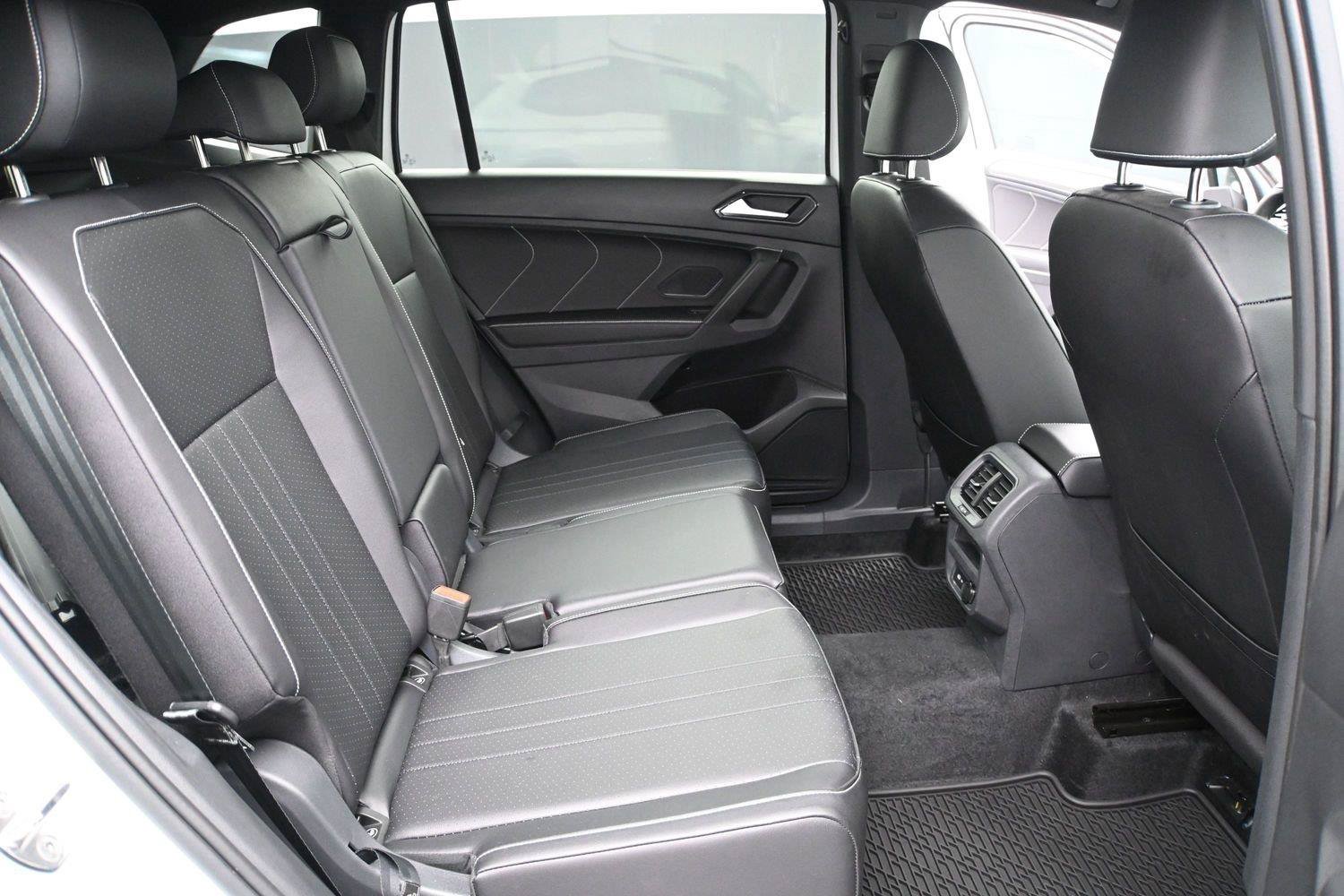 Certified 2024 Volkswagen Tiguan SE R-Line AWD/4WD image 19