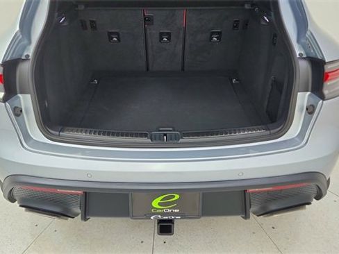 Used 2025 Porsche Macan image 14