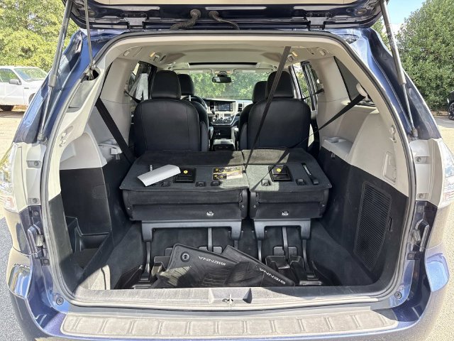 Used 2019 Toyota Sienna SE AWD/4WD image 12