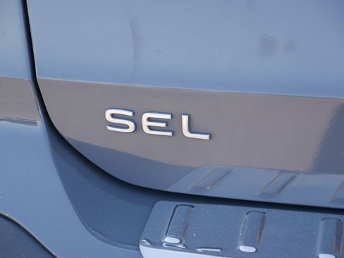 Used 2023 Volkswagen Taos SEL image 5