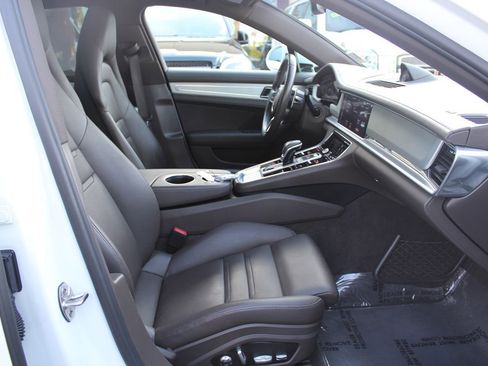Used 2018 Porsche Panamera 4 image 24
