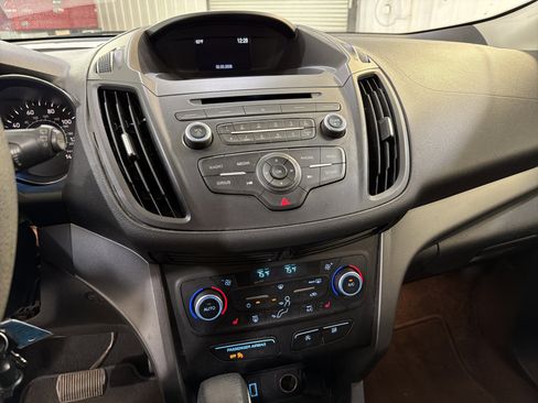 Used 2018 Ford Escape SE image 17