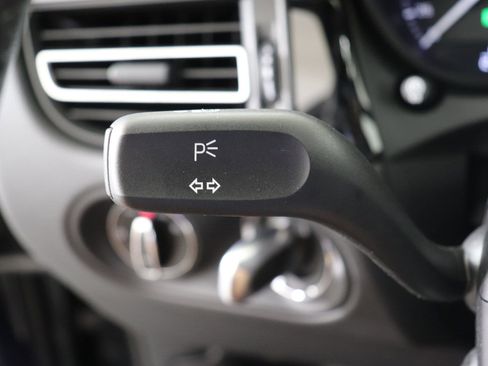 Certified 2025 Porsche Macan AWD/4WD image 34