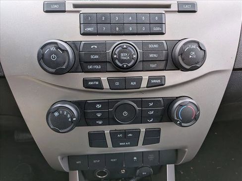 Used 2011 Ford Focus SE image 10