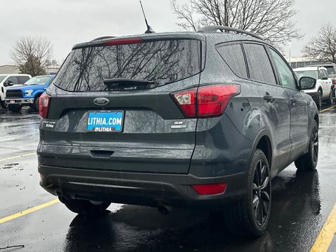 Certified 2019 Ford Escape SE image 2