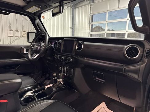 Used 2022 Jeep Wrangler Unlimited Sahara AWD/4WD image 26