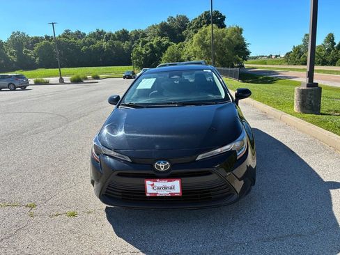 Used 2025 Toyota Corolla LE FWD image 10