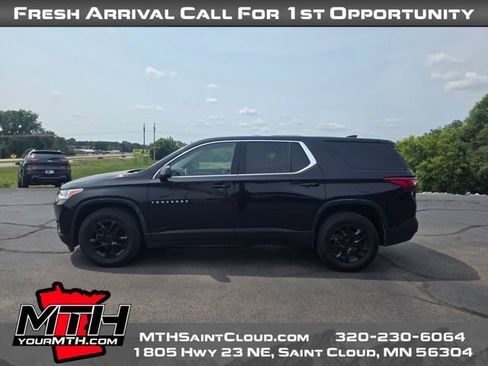 Used 2018 Chevrolet Traverse LS w/ LPO, Black Accent Package FWD image 5