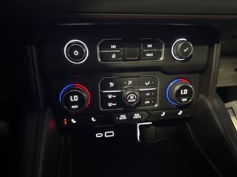 Used 2021 Chevrolet Tahoe RST AWD/4WD image 10