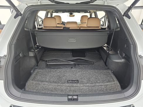 Used 2022 Volkswagen Tiguan SE R-Line image 14