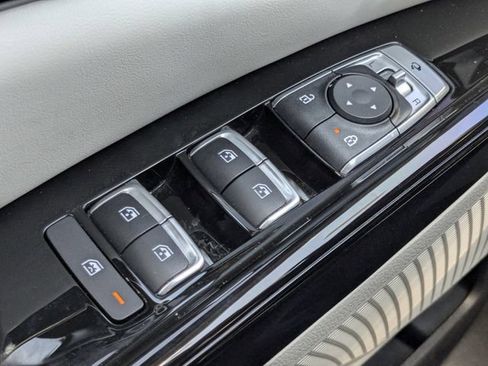Certified 2024 Kia Carnival SX FWD image 37