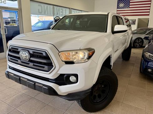 Used 2019 Toyota Tacoma SR5 RWD image 1