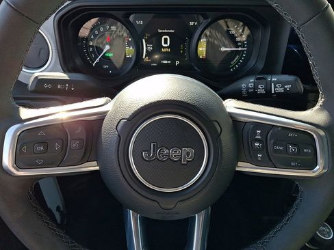 Used 2025 Jeep Wrangler Unlimited Sahara AWD/4WD image 22
