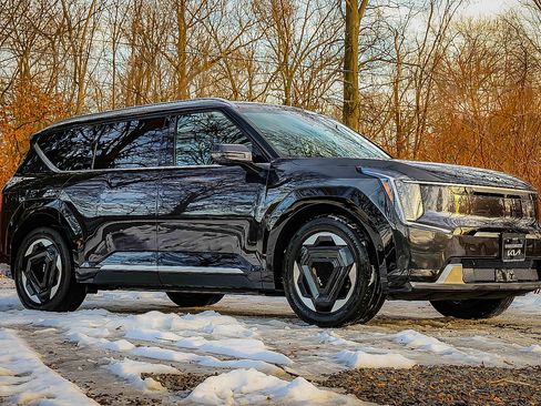 Certified 2024 Kia EV9 Land image 25