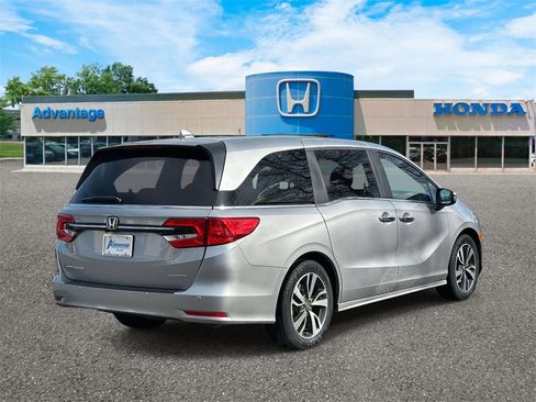 Certified 2023 Honda Odyssey Touring image 4