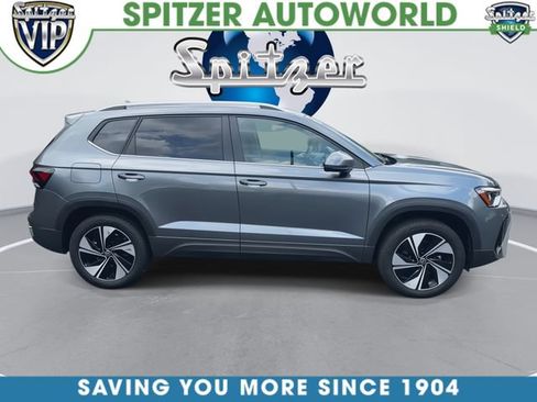 Used 2025 Volkswagen Taos SE w/ Panoramic Sunroof Package AWD/4WD image 10