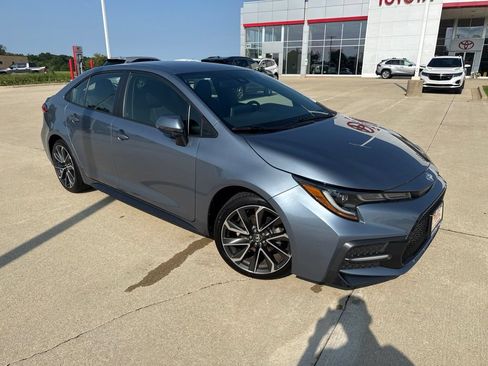 Used 2020 Toyota Corolla SE FWD image 2