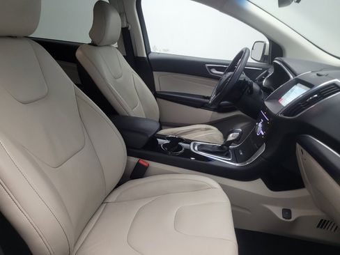 Used 2018 Ford Edge Titanium w/ Technology Package FWD image 21