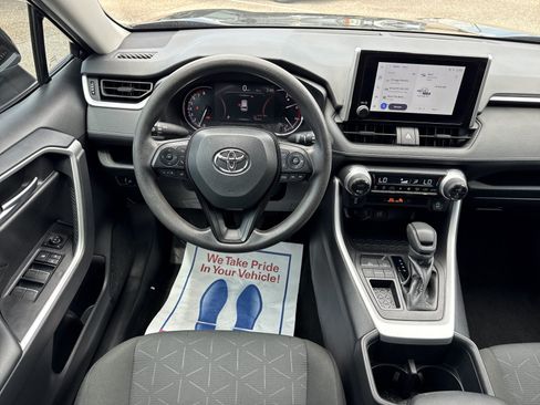 Used 2024 Toyota RAV4 XLE FWD image 15