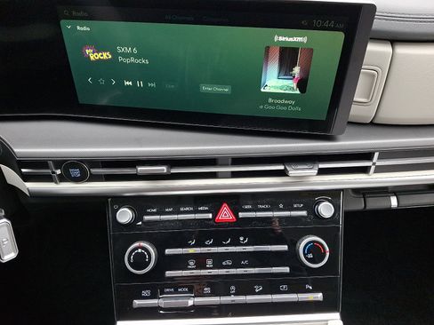 New 2026 Hyundai Santa Fe SE image 8