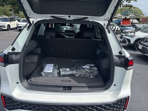 New 2025 Volkswagen Tiguan SE R-Line image 20