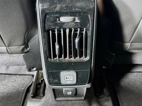 Used 2022 Jeep Compass Latitude FWD image 24