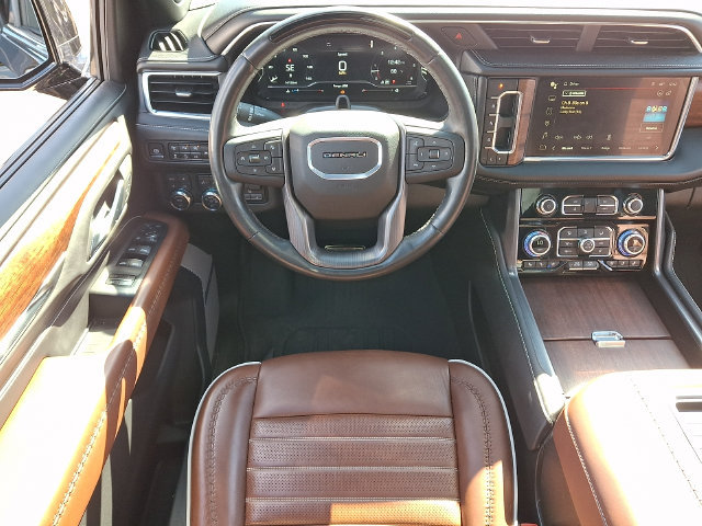 Used 2024 GMC Yukon Denali Ultimate AWD/4WD image 3