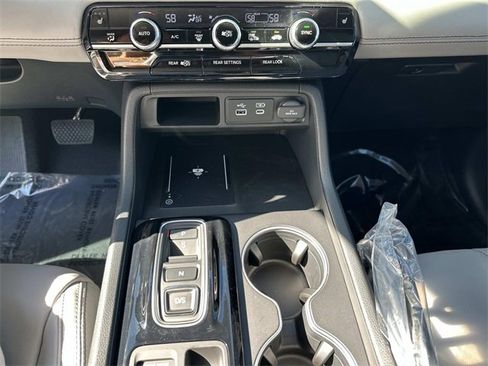 New 2025 Honda Pilot Touring image 28