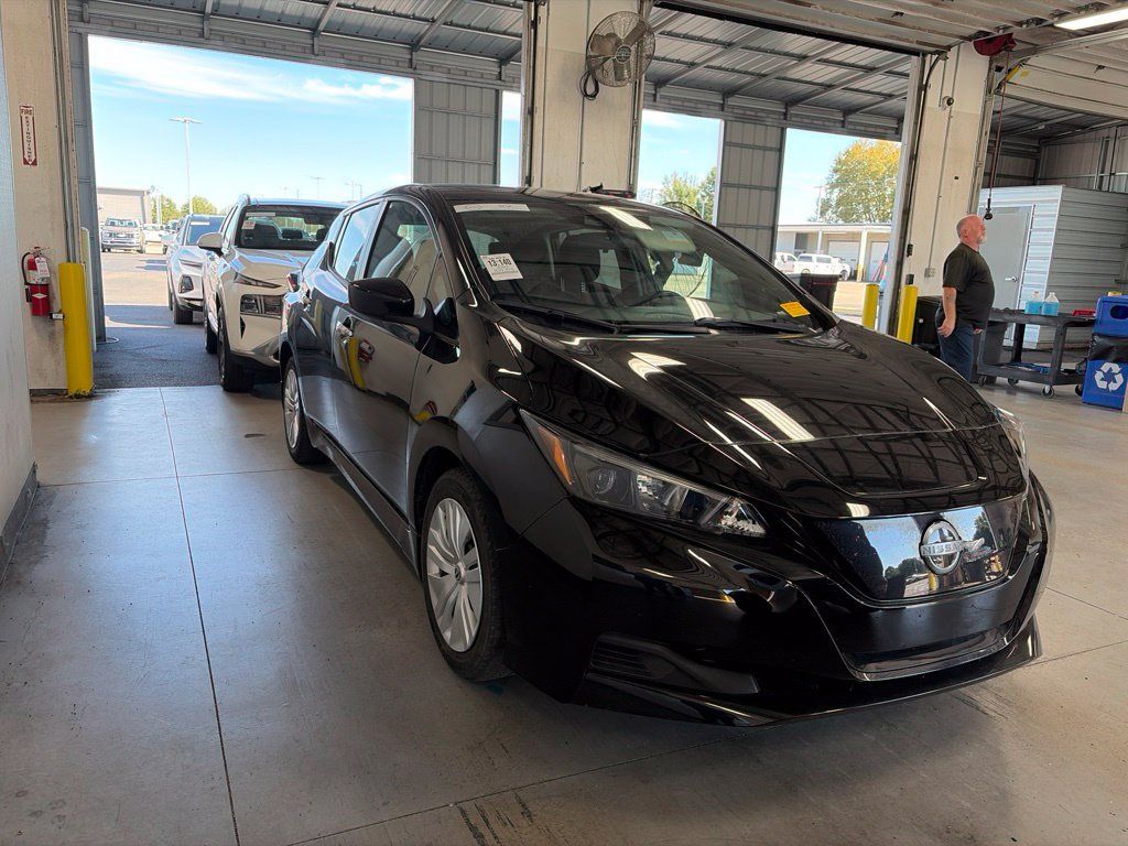 Used 2025 Nissan Leaf S FWD image 1