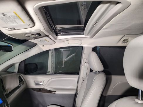 Used 2016 Toyota Sienna XLE image 36