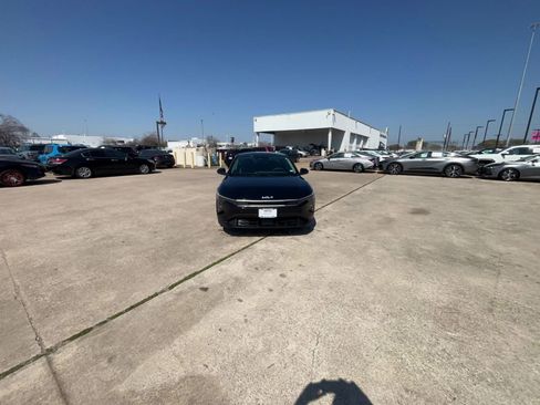 Used 2025 Kia K4 LXS image 16