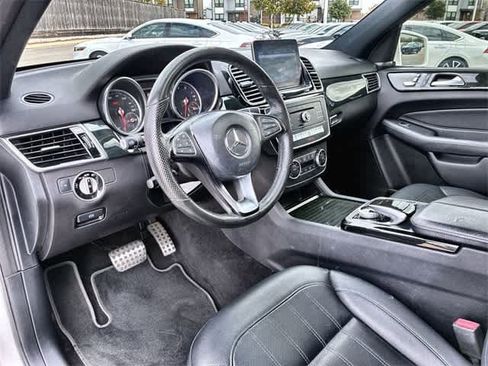 Used 2019 Mercedes-Benz GLE 400 4MATIC image 2